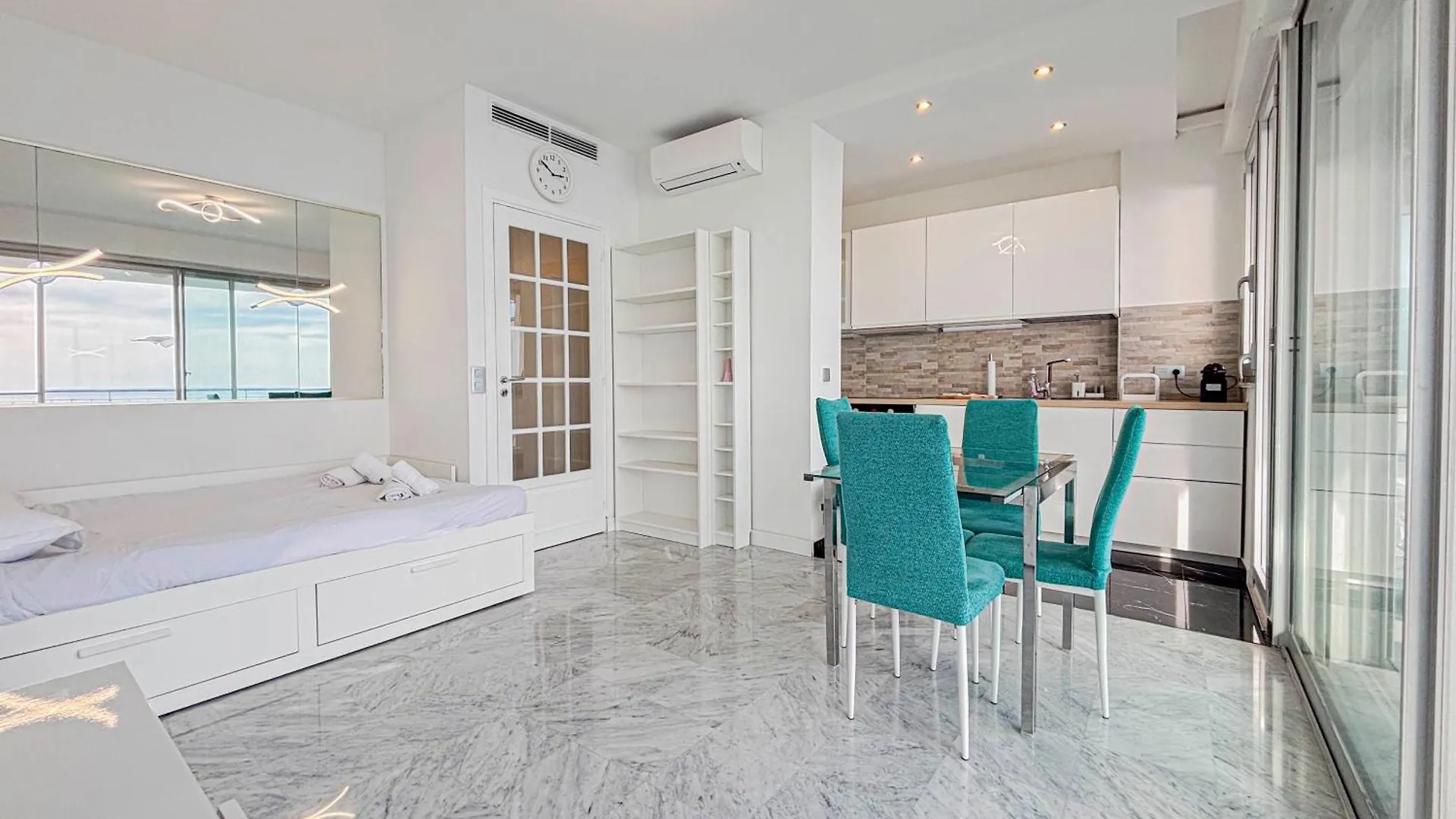 Promenade Des Anglais - Vue Mer, Ac, 2Pers Nice Apartment