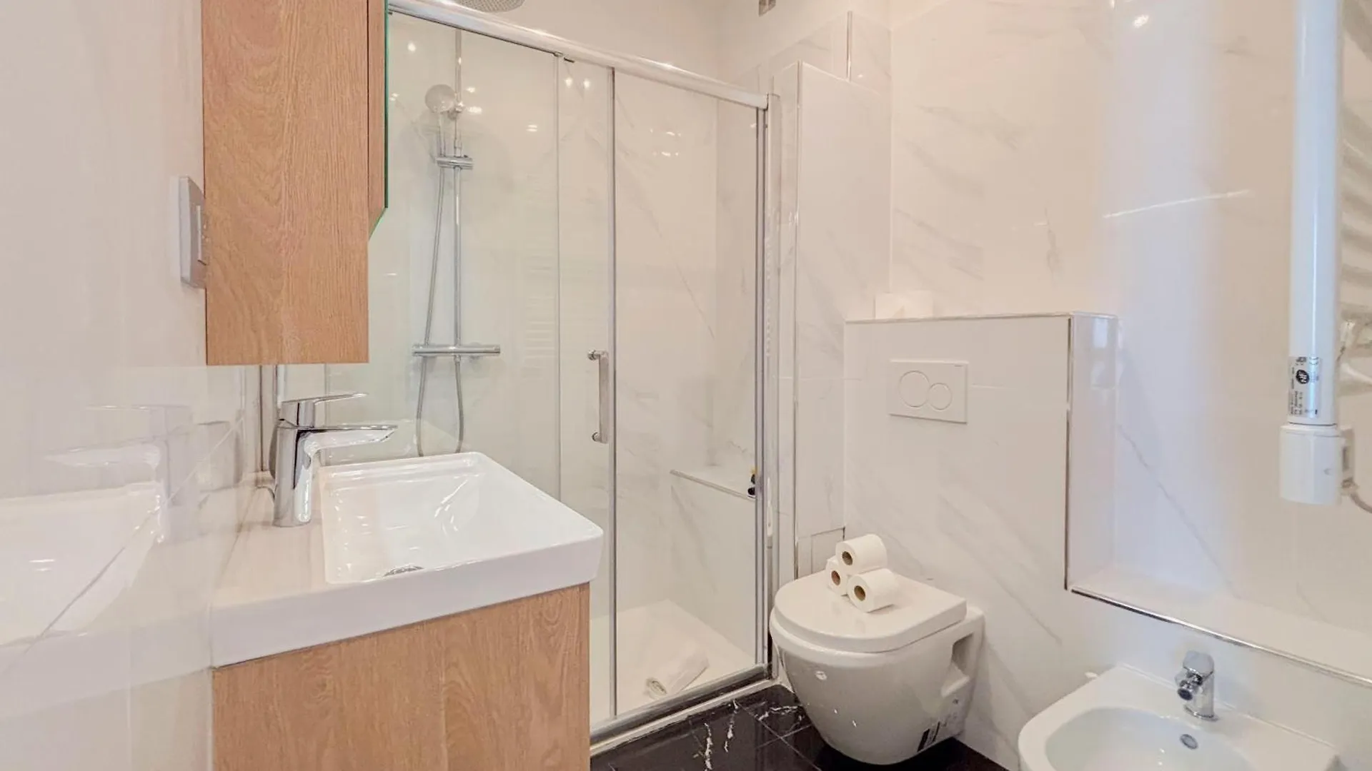 Apartment Promenade Des Anglais - Vue Mer, Ac, 2Pers Nice