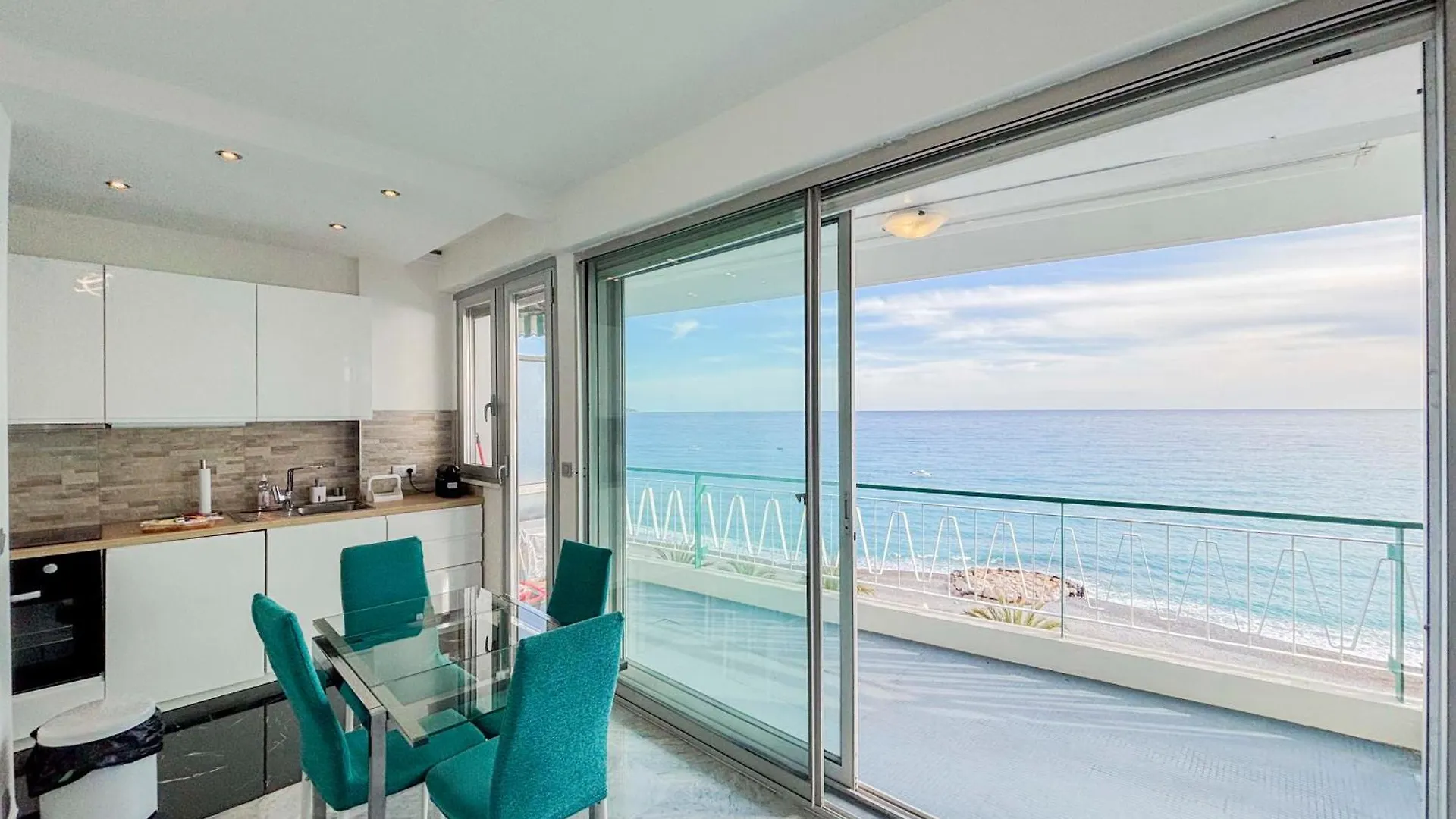 Apartment Promenade Des Anglais - Vue Mer, Ac, 2Pers Nice