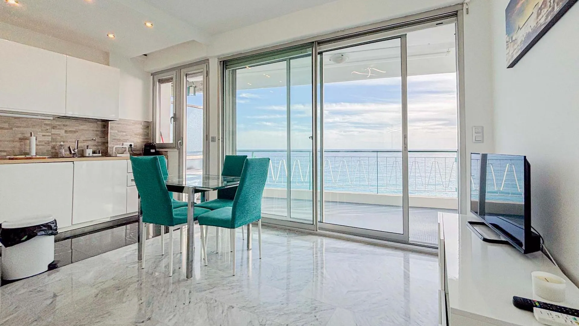 Apartment Promenade Des Anglais - Vue Mer, Ac, 2Pers Nice